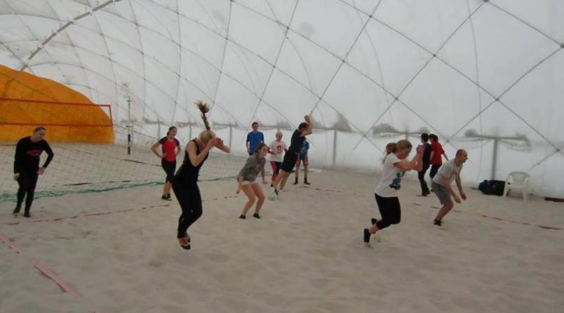 Pozvánka na denní beach volejbalové kempy s Beach Service